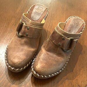 Frye clogs - mules - size 8 - distressed look- barely worn.